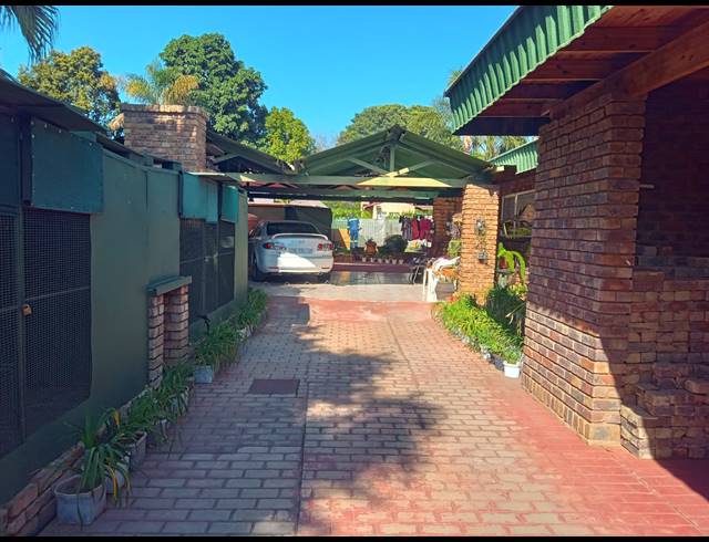7 BEDROOM HOUSE FOR SALE IN DORANDIA